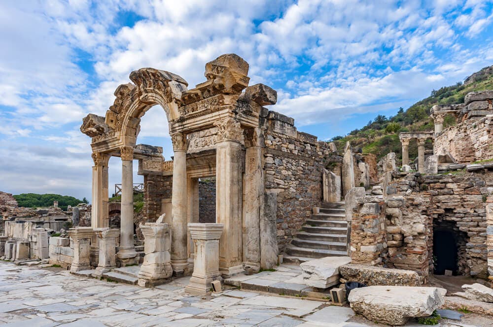 Antik Çağdan Günümüze Efes Antik Kenti Ayşe Tolga İyi Yaşam