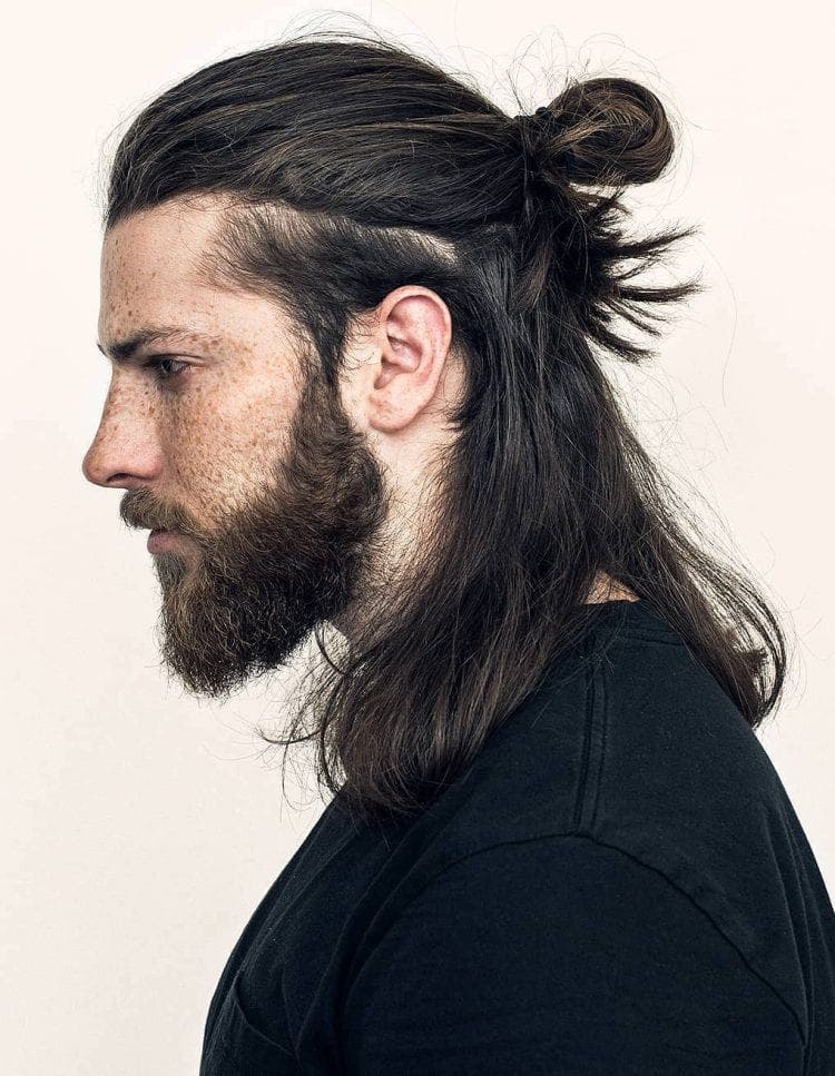 Erkekler için uzun saç modelleri