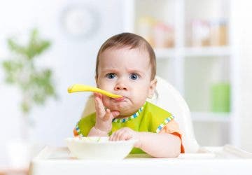 bebeklerde katı gıdaya geçiş
